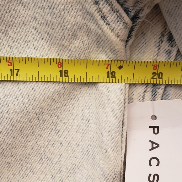 Acid-Wash Cropped Denim Jacket - Picture 4 of 10